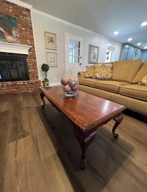 Smart TV - The Farm centrally located close to Hwy access (Tulsa)