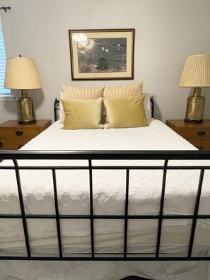 4 habitaciones, tabla de planchar con plancha, wifi y ropa de cama 