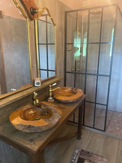 Valdorado Prison bed