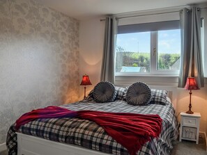 2 bedrooms, free WiFi, bed sheets - 2 bedroom accommodation in Portpatrick, near Stranraer (Portpatrick, near Stranraer)