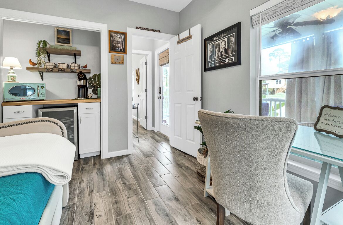 2 bedrooms, desk, iron/ironing board, WiFi