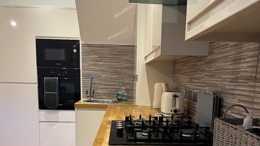 HU1 Hull City Centre Modern Apartment H9