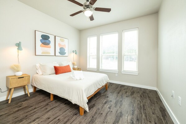 5 bedrooms, iron/ironing board, free WiFi, bed sheets