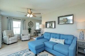 Living area - Beach Front and 'Perfectly Placed' (Leonardtown)