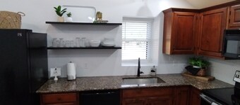 Cozy Haven  A Romantic Get-A-Way with HOT TUB