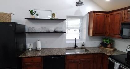 Cozy Haven A Romantic Get-A-Way with HOT TUB