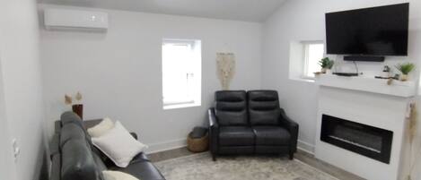 Smart TV, fireplace, DVD player