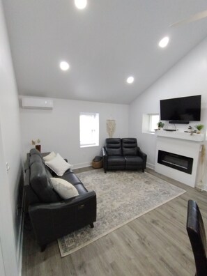 Smart TV, fireplace, DVD player