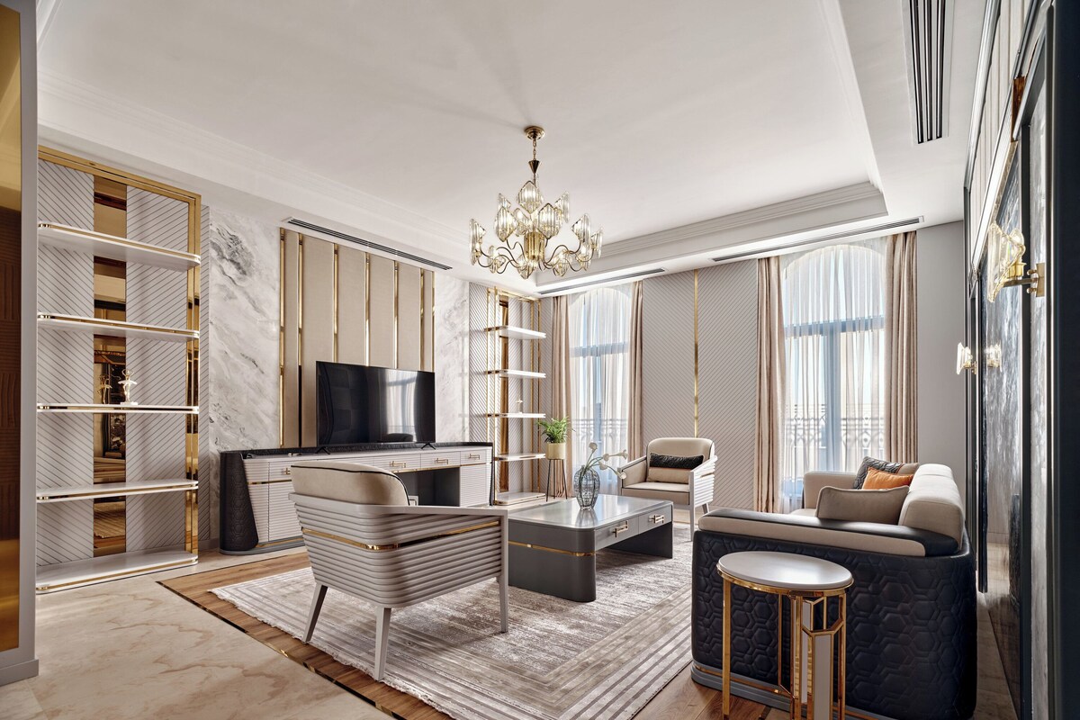 Suite, 1 King Bed (Plaza) | Premium bedding, down comforters, Tempur-Pedic beds, minibar