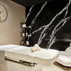 Sauna, body treatments, aromatherapy, hot stone massages