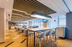 Desayuno con opciones de la cocina local incluido todos los días 