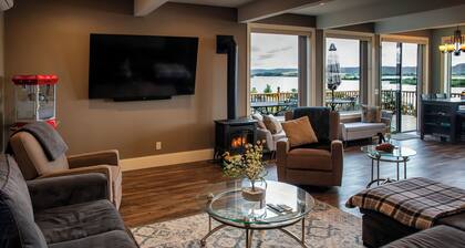 Discover ‘Riverview Radiance,' a 5BR Minneiska marvel where the Mississippi meets modern luxury. Perfect for large groups, this home boasts a fully-equipped kitchen, sprawling views, and a suite of entertainment options. Revel in comfort with plush
