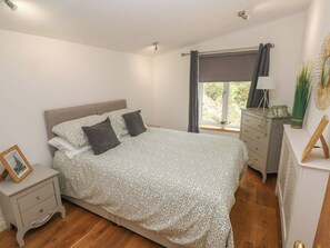 4 bedrooms, individually decorated, individually furnished, free WiFi