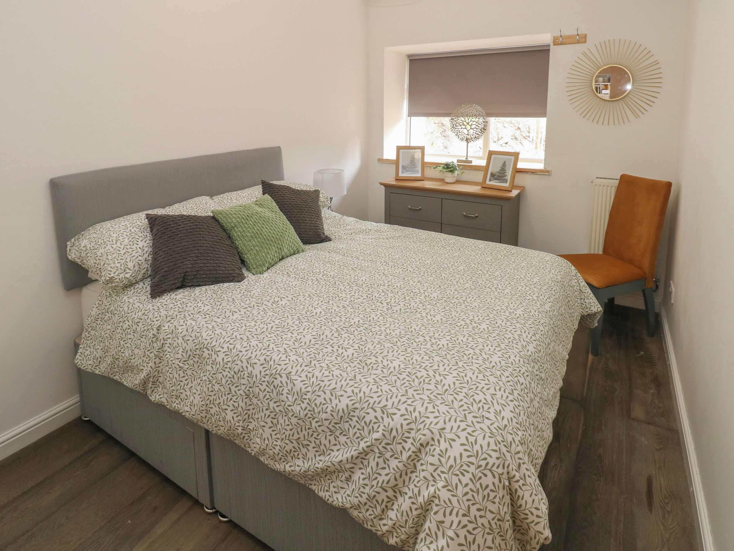 4 camere, con stile personalizzato, con arredamento individuale