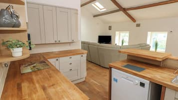 Kylskåp, diskmaskin, vattenkokare och brödrost