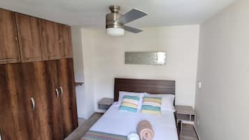 2 bedrooms, desk, iron/ironing board, WiFi