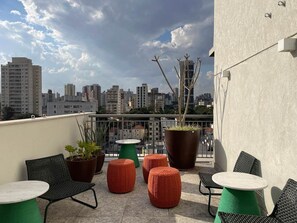 Outdoor dining - Studio ID Lisboa (São Paulo)