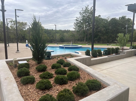Standard Room, 1 King Bed | Terrace/patio