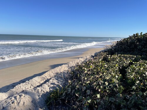   FLORIDA BEACH HOUSE RIGHT ON THE OCEAN - Spring and Summer discounts now!