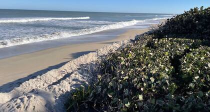 FLORIDA BEACH HOUSE RIGHT ON THE OCEAN - Spring and Summer discounts now!