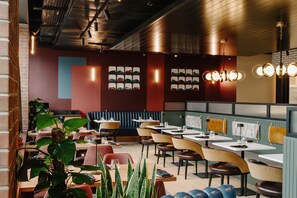 Tägliches englisches Frühstück (16.00 GBP pro Person)