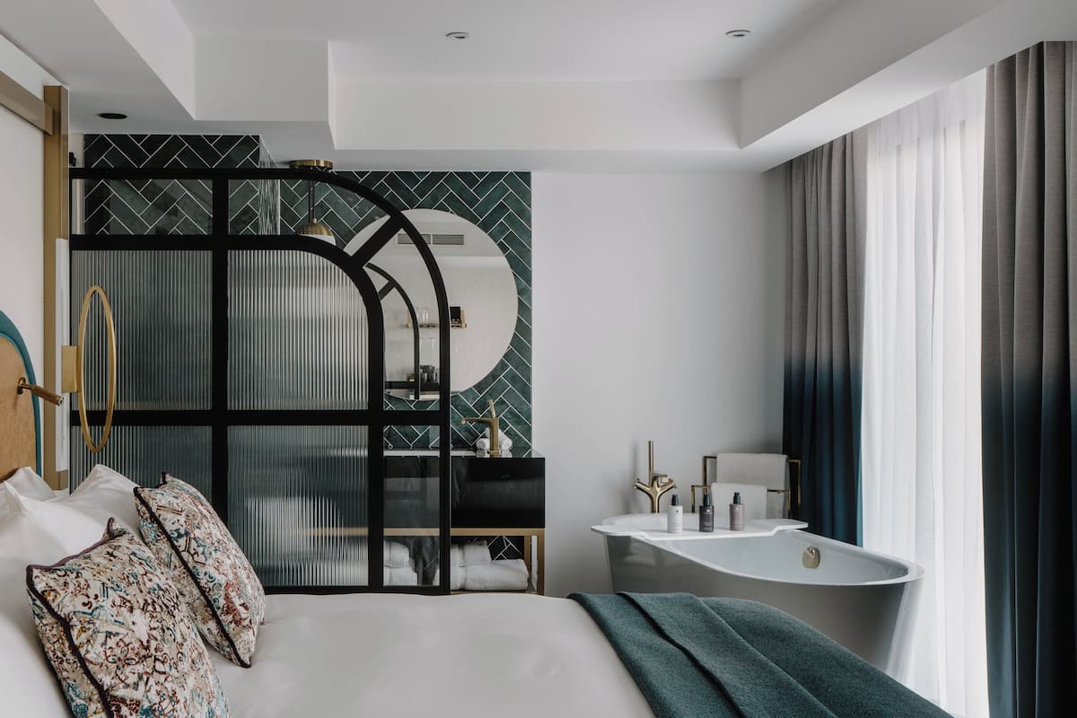 Suite, 1 King Bed, Balcony (Dock View, Top Floor, Bathtub) | Premium bedding, minibar, in-room safe, laptop workspace