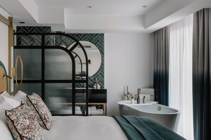 Suite, 1 King Bed, Balcony (Dock View, Top Floor, Bathtub)