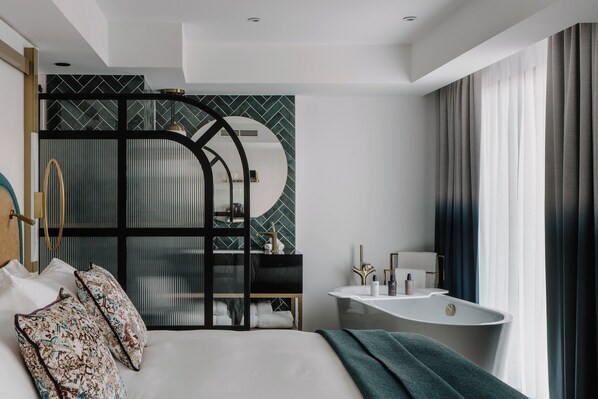 套房, 1 張特大雙人床, 露台 (Dock View, Top Floor, Bathtub) | 高級寢具、迷你吧、房內夾萬、獨特設計