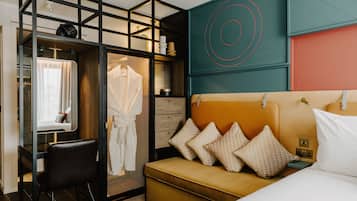 Deluxe Room, 1 Queen Bed with Sofa bed
