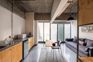 Comfort Studio Suite, Kitchenette | View from room