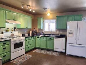Private kitchen - Quiet Stay in Elephant Butte Near Lake & Golf Course (Truth or Consequences)