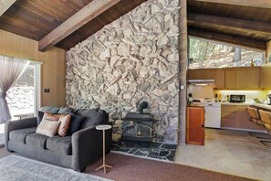 Télévision, cheminée