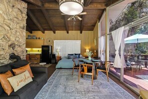 Télévision, cheminée