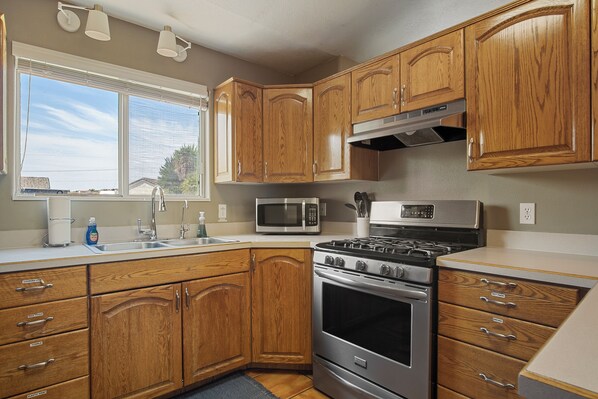Fridge, microwave, oven, stovetop