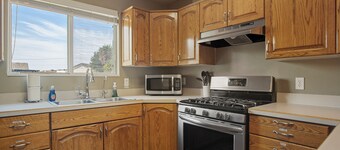 Zion Desert "Cruise" House - private pool, hot tub & game room