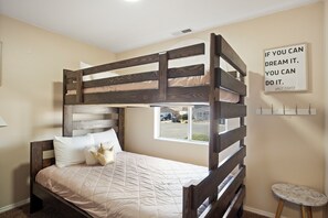 5 bedrooms, desk, iron/ironing board, travel crib