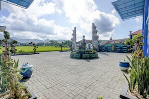 Vista frontal de la propiedad
