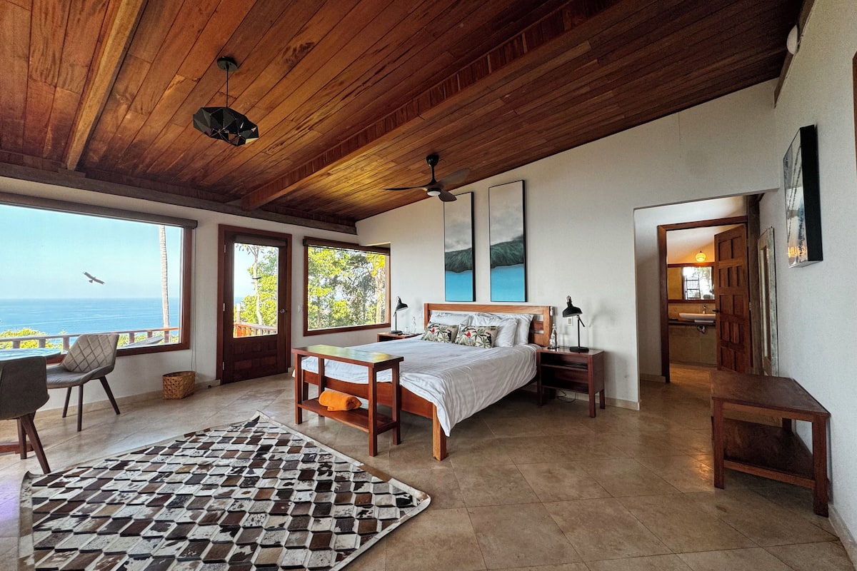 Deluxe Room | 1 bedroom, in-room safe, blackout drapes, free WiFi
