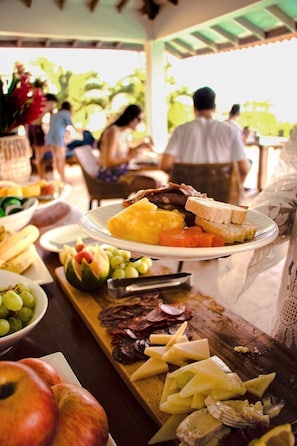 Tägliches inbegriffenes nach Wunsch zubereitetes Frühstück