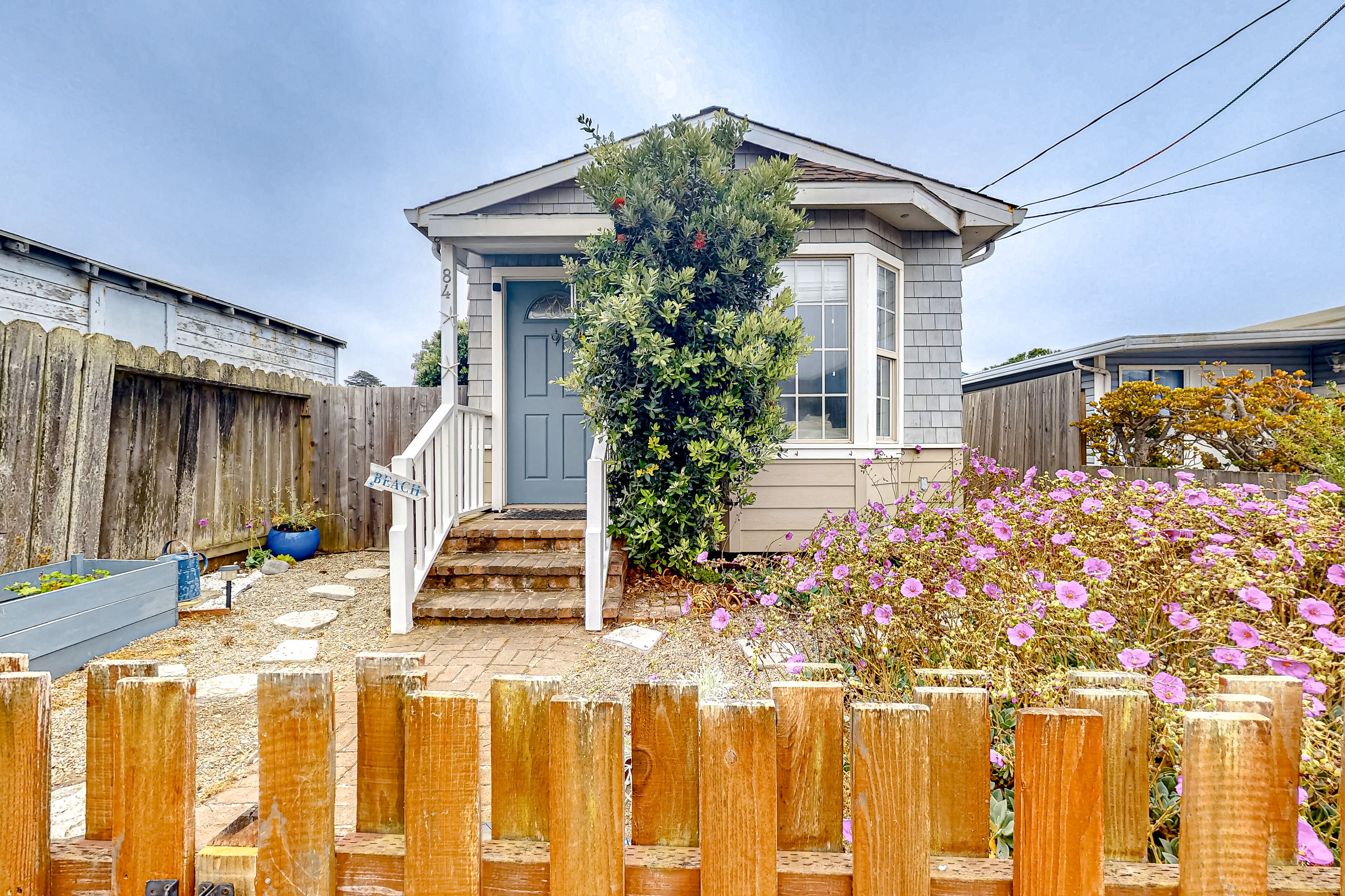 The Sunflower Cottage | House in Pacifica with enclosed patio - close to beaches