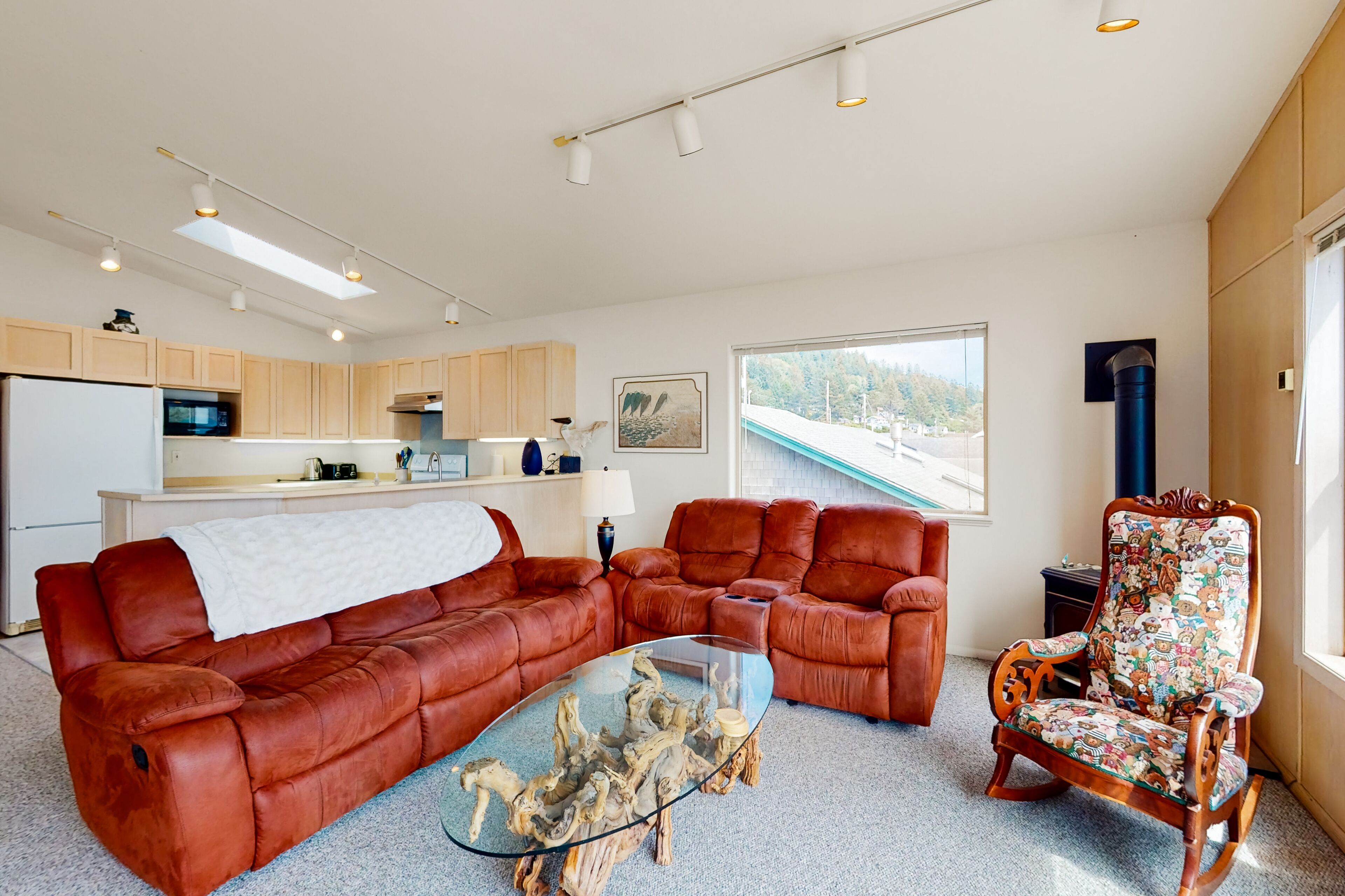 Ocean-view home with private balcony, full kitchen, & W/D