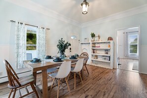 Dining - Lakeview on Cayuga Wine Trail • Fenced Yard • 2 King Beds • Sunset Views (Union Springs)