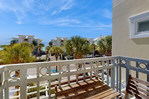 Property grounds - 3rd-floor studio with Gulf view, balcony, pool, & tennis (Santa Rosa Beach)