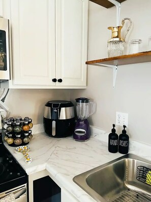 Fridge, microwave, oven, stovetop - A Homey Haven Away from Home (Bristol)