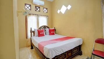 Habitación doble estándar | Espacio para trabajar con laptop, wifi gratis y ropa de cama