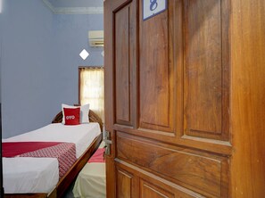 Espace de travail pour ordinateur portable, Wi-Fi gratuit, draps fournis