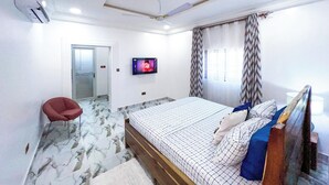 Executive Apartment | Down duvets, desk, soundproofing, iron/ironing board - Golden Touch Executive Hotel (Tema)