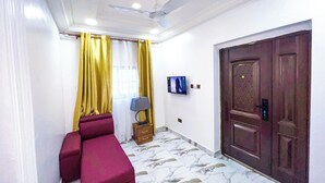 Executive Apartment | Living area | 42-inch Smart TV with satellite channels, Netflix, DVD player - Golden Touch Executive Hotel (Tema)