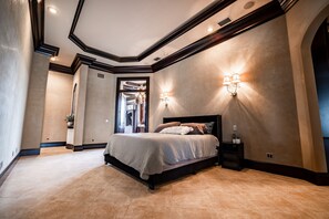 5 habitaciones, tabla de planchar con plancha y wifi gratis 