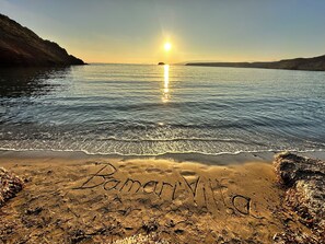Chaises longues, serviettes de plage